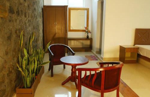 Elappara Hotel | Holiday Vagamon
