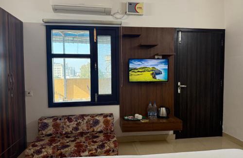 Amritsar House | HolidayVilla - 1st Japanese Pod, Rooms & Suites - Green Avenue Amritsar