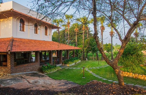 Tiruvannamalai Bed & Breakfast | Holy Mountain Villa - A LuxUnlock Private Retreat