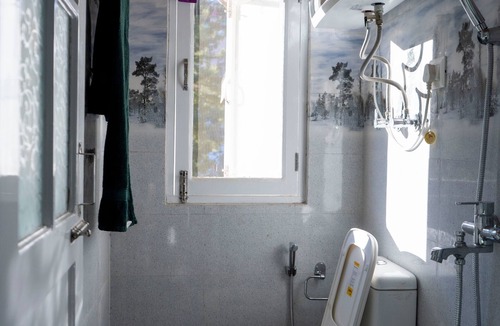 Mashobra Bed & Breakfast | Homely Attic Room with Sunrise and Forest & Mountain Valley Views