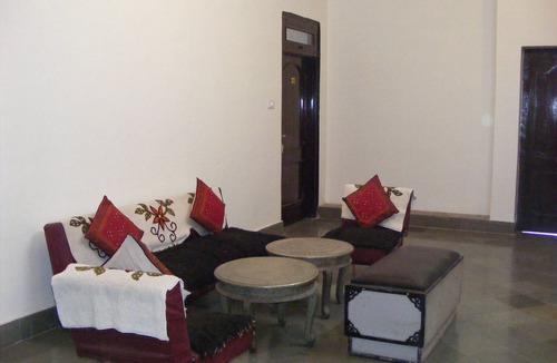 Amer Fort Road Hotel | Homely comfortable Hotel Vacation for large and small groups/families