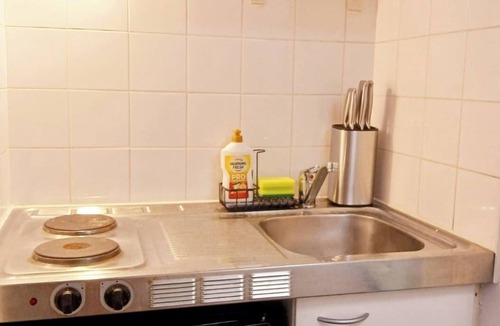 Sydney Central Business District Apartment | Homely large studio with WiFi, gym pool & hot tub in vibrant Haymarket
