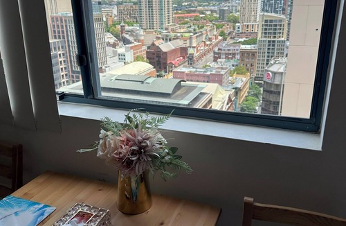 Sydney Central Business District Apartment | Homely large studio with WiFi, gym pool & hot tub in vibrant Haymarket