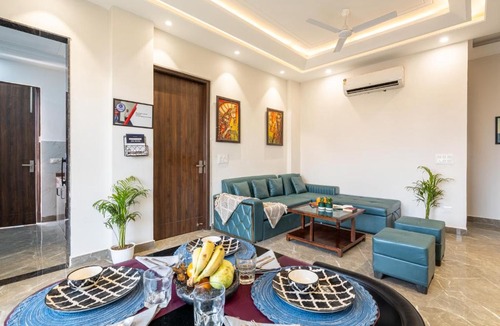 Sainik Farm Apartment | Homlee-Pearl-3BHK-Lift-Parking-Max Hospital-Saket