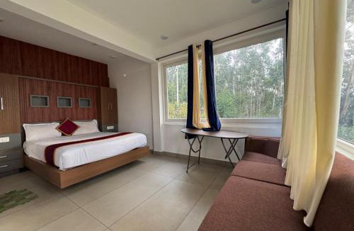 Kanthalloor Hotel | Honeyrock Farm Resort by Skybz