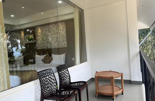 Kanthalloor Hotel | Honeyrock Farm Resort by Skybz