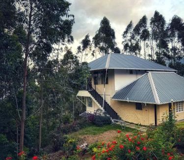 Kanthalloor Hotel | Honeyrock Farm Resort by Skybz