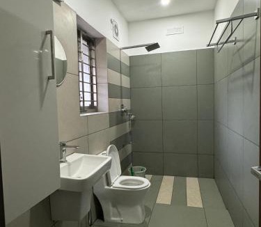 Kanthalloor Hotel | Honeyrock Farm Resort by Skybz