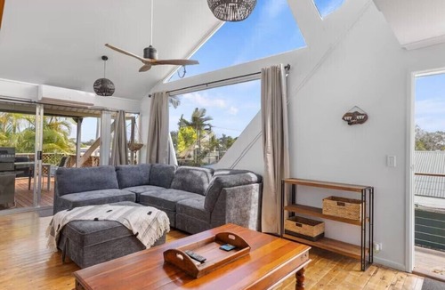 Tin Can Bay House | Hook Wine and Sinker