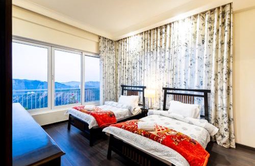 Shimla Apartment | Hostie Dale View North - Designer 3BR Retreat with Epic Balcony & Pahari Meals