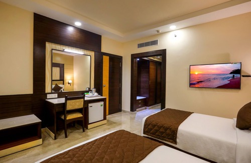 Vadapalani Hotel | Hotel Aadithya