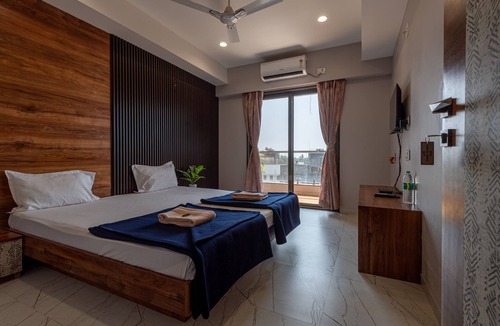 Devgad Hotel | Hotel Aaradhya Crown