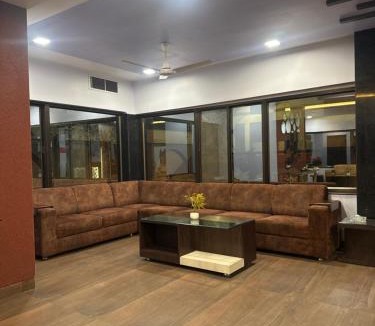 Jabalpur Hotel | Hotel aashirwad inn