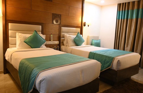 Sayajiganj Hotel | Hotel Ace Grand