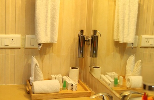 Nedumbassery Hotel | Hotel Airlink Castle