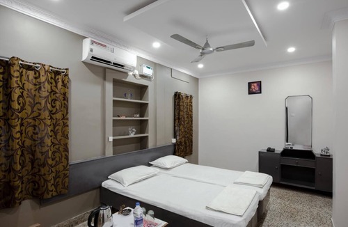 Dindigul Hotel | Hotel AKMG