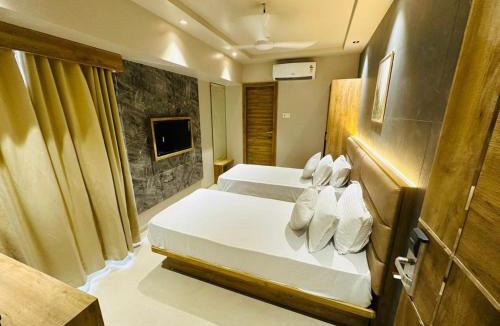 Andheri West Hotel | HOTEL AMBER PARAMOUNT