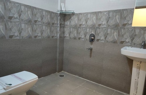 Devanahalli Hotel | Hotel Amulya Regency