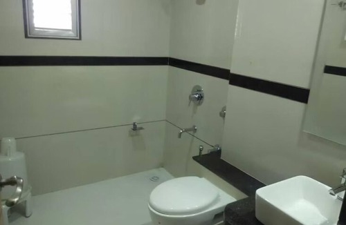 GIDC Hotel | Hotel Apex Inn