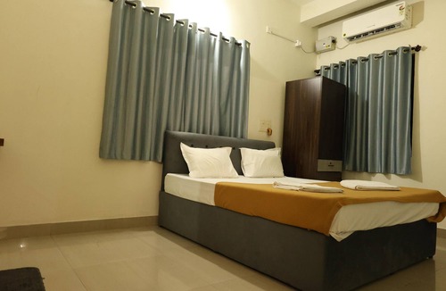 Adyar Hotel | Hotel Aradhya Inn Deralakatte