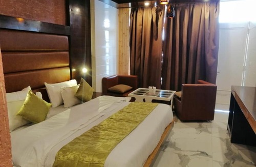 The Mall Road Hotel | Hotel Atithi, Near Yes Bank, Mall Road, Mussoorie