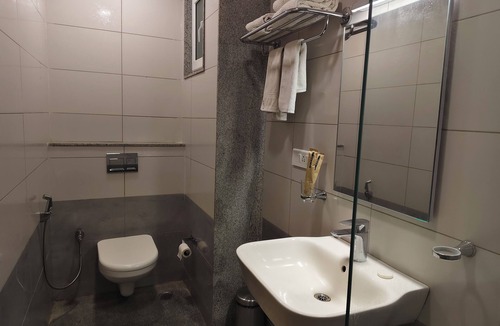 Kalapettai Hotel | Hotel Aura by Woco Stays