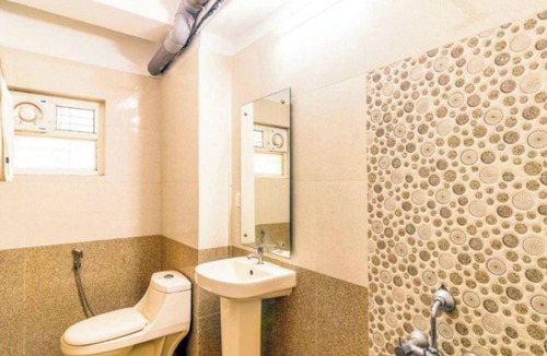 Shanthala Nagar Hotel | Hotel Aura Residency