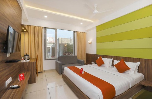 Vadodara Hotel | Hotel Avista - Unmarried Couples and NRI not allowed