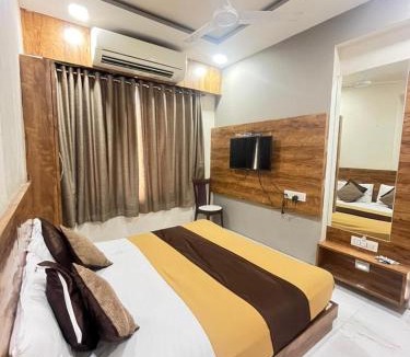 Nathdwara Hotel | HOTEL BANSURI 966o9o1oo6 just 75mtr from shreenathji temple I 2 min walking distance By SK