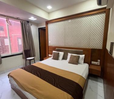 Nathdwara Hotel | HOTEL BANSURI 966o9o1oo6 just 75mtr from shreenathji temple I 2 min walking distance By SK