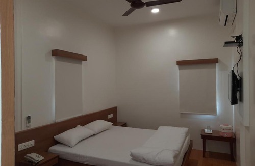 Shivajinagar Hotel | Hotel Bhooshan, Shivajinagar, Pune