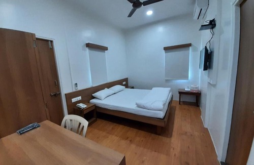 Shivajinagar Hotel | Hotel Bhooshan, Shivajinagar, Pune