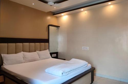 Tarapith Hotel | HOTEL BINAPANI Deluxe 1