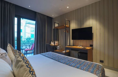 Chittaranjan Hotel | Hotel Blue Stone - Nehru Place