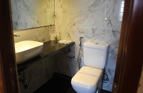South West Hotel | Hotel Calabash Luxury Villa Near New Delhi Airport