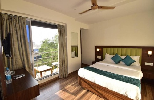 Mumbai Hotel | HOTEL CANDOR AMIGO