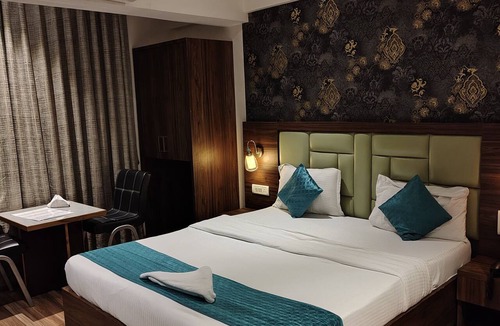 Mumbai Hotel | HOTEL CANDOR AMIGO