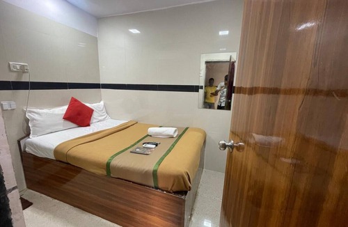 J B Nagar Hotel | Hotel Cargo inn