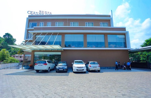 Nagampadam Hotel | Hotel Ceasar Palace Kottayam