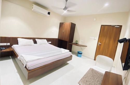 Tirupati Hotel | Hotel Chakrie Residency New