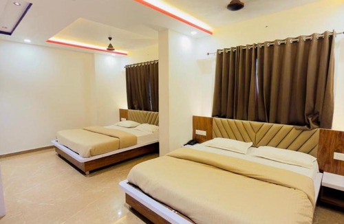 Nathdwara Hotel | hotel Chandra dev 966o9o1oo6 just 350mtr from shreenathji temple 5min away I with indoor games Snooker 8pool TT By SK