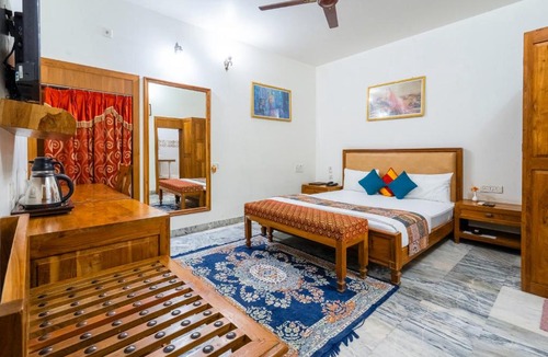 Abu Road Hotel | Hotel Chandrawati Palace