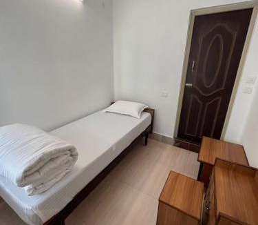 White Town Hotel | Hotel Continental