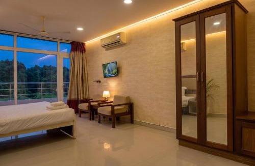 Kochi Hotel | Hotel Crest Wood inn