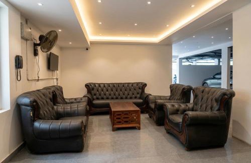 Kochi Hotel | Hotel Crest Wood inn