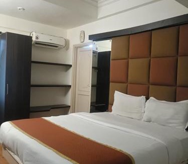 Navrangpura Hotel | Hotel Crown