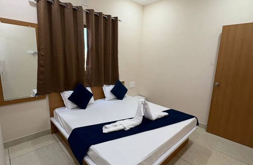 Dwarka Hotel | Hotel Darshan Palace - Near Dwarka Railway Station & Shree Dwarkadhish Temple