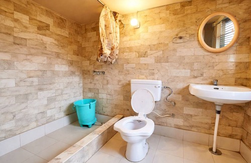 Mallital Hotel | Hotel Deluxe Ankur Lake View Mall Road Nainital Near Naina Devi Temple