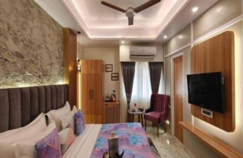 Mahmoorganj Hotel | Hotel Devi inn