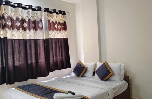 Electronics City Hotel | Hotel Dhanish Comfort